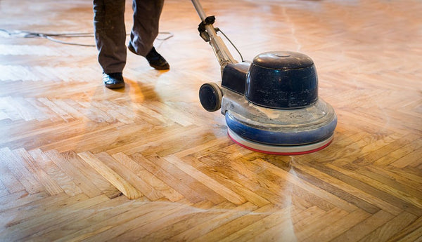 Floor cleaning machines for oil stained floors