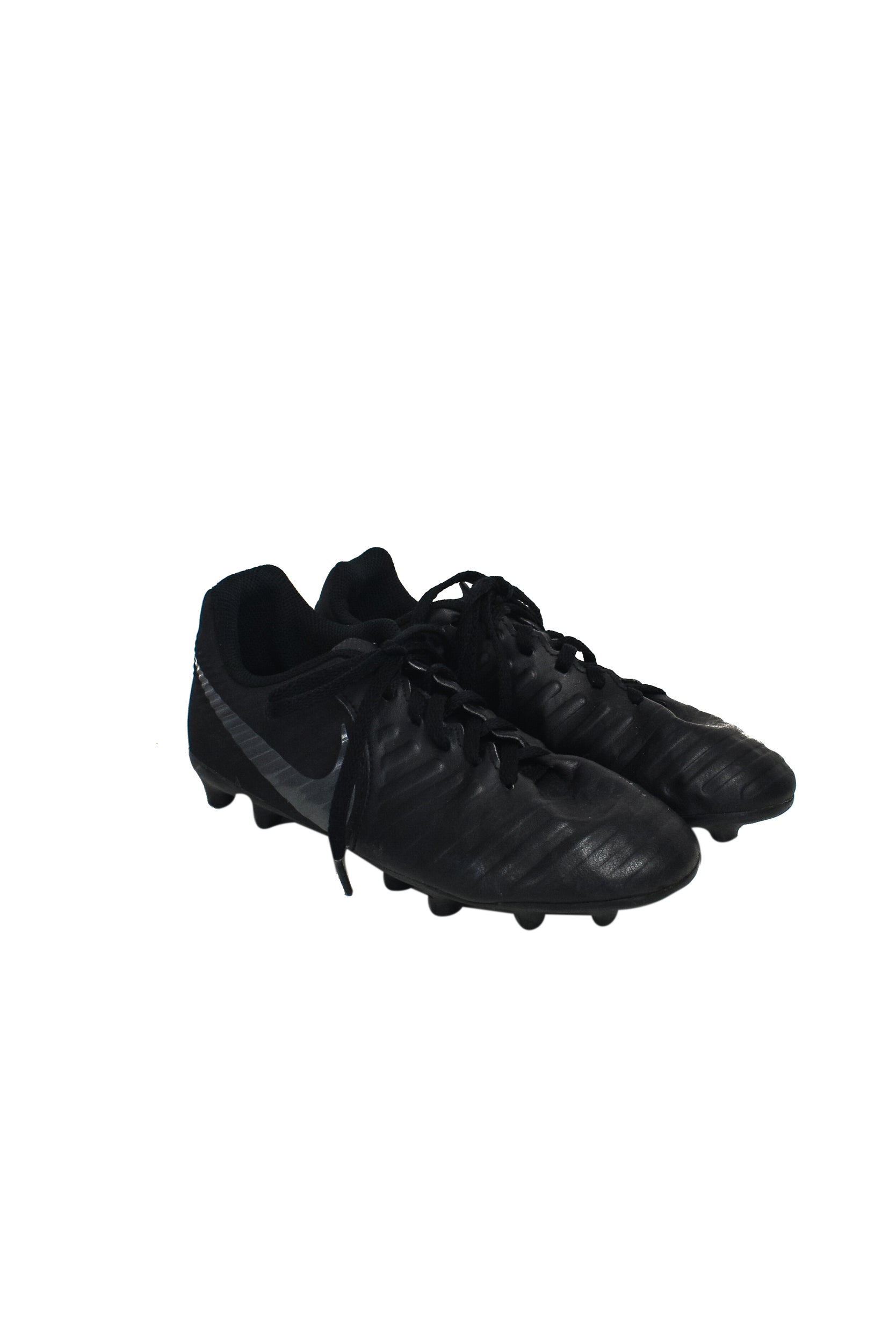 football shoes without spikes