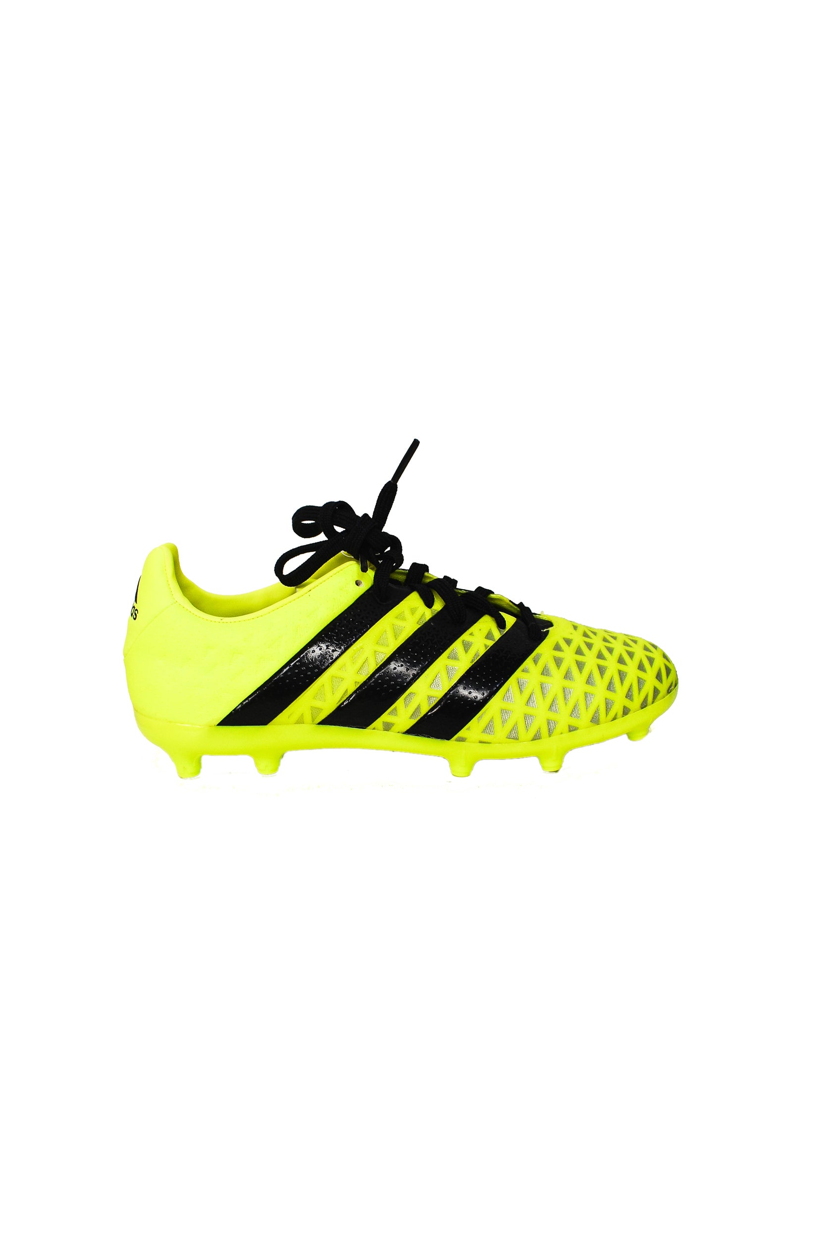 football shoes without spikes