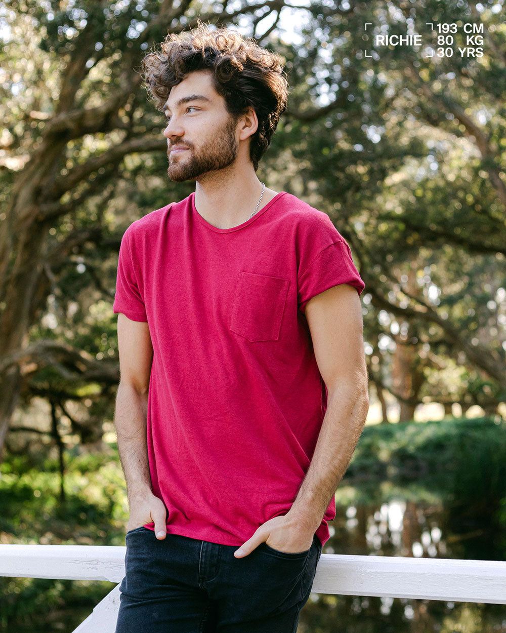 The Relaxed Short Pocket Crew Mens Magic Fit® Tshirt in Fuchsia