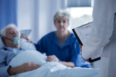 5 Signs of Dying and What to Expect From Your Hospice 