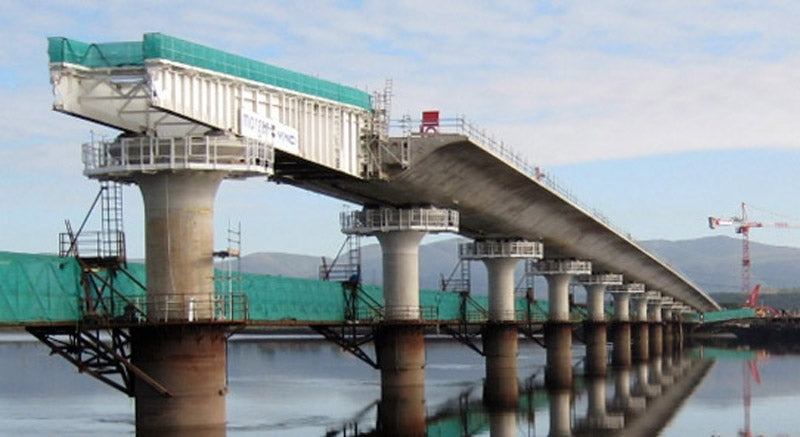 incremental launching construction of a prestressed concrete bridge