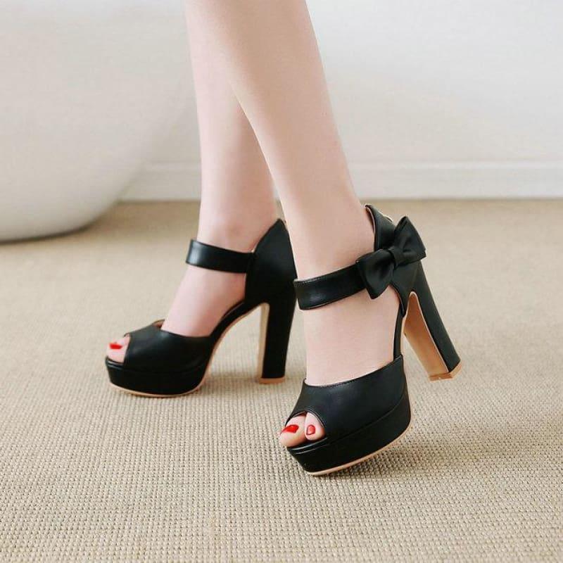 closed toe square heel