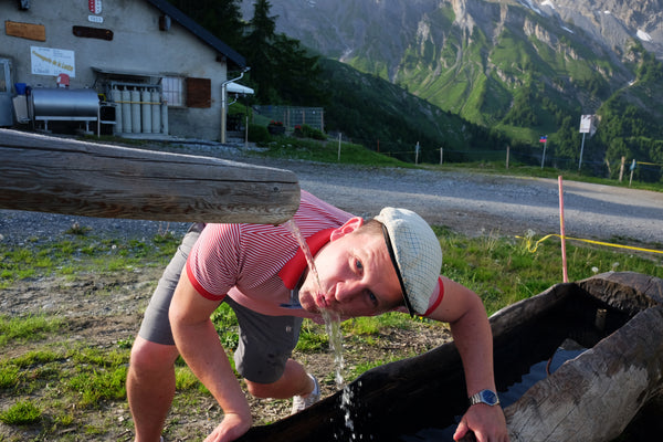 Bei 30 Grad schmeckt das kalte Bergwasser besonders gut.