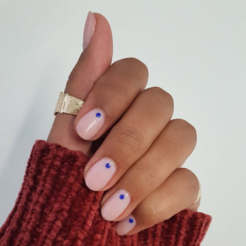 Le Mini Macaron Idées nail art printanières faciles pour 2024.