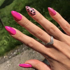 Le mini macaron leopard print nails