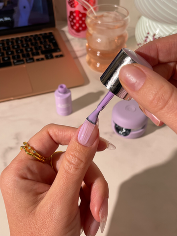 Comment peindre vos extensions d'ongles gel x de Le Mini Macaron.