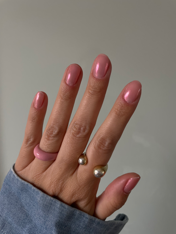 Le Mini Macaron pink glazed nails.