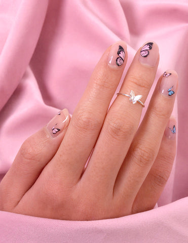 Le Mini Macaron easy butterfly nail art for spring.