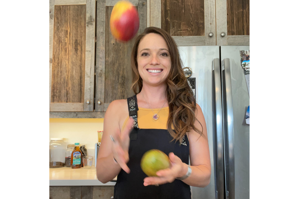 Amy David juggling mangos