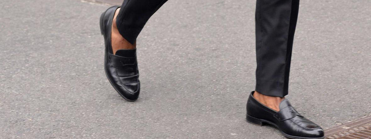 No Socks with Dress Shoes (Tips to NOT ruin your dress shoes) - Boardroom  Socks