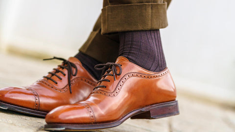 brown dress socks with brown trousers and brown oxford dress shoes