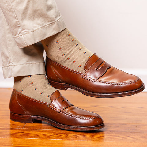 patterned khaki dress socks with khaki pants