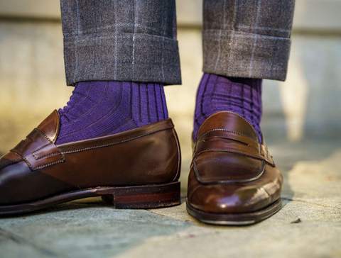 Do you wear socks with loafers? (An expert answers...) - Boardroom Socks