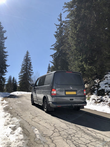 Piggl Campervan driving in the snow in France