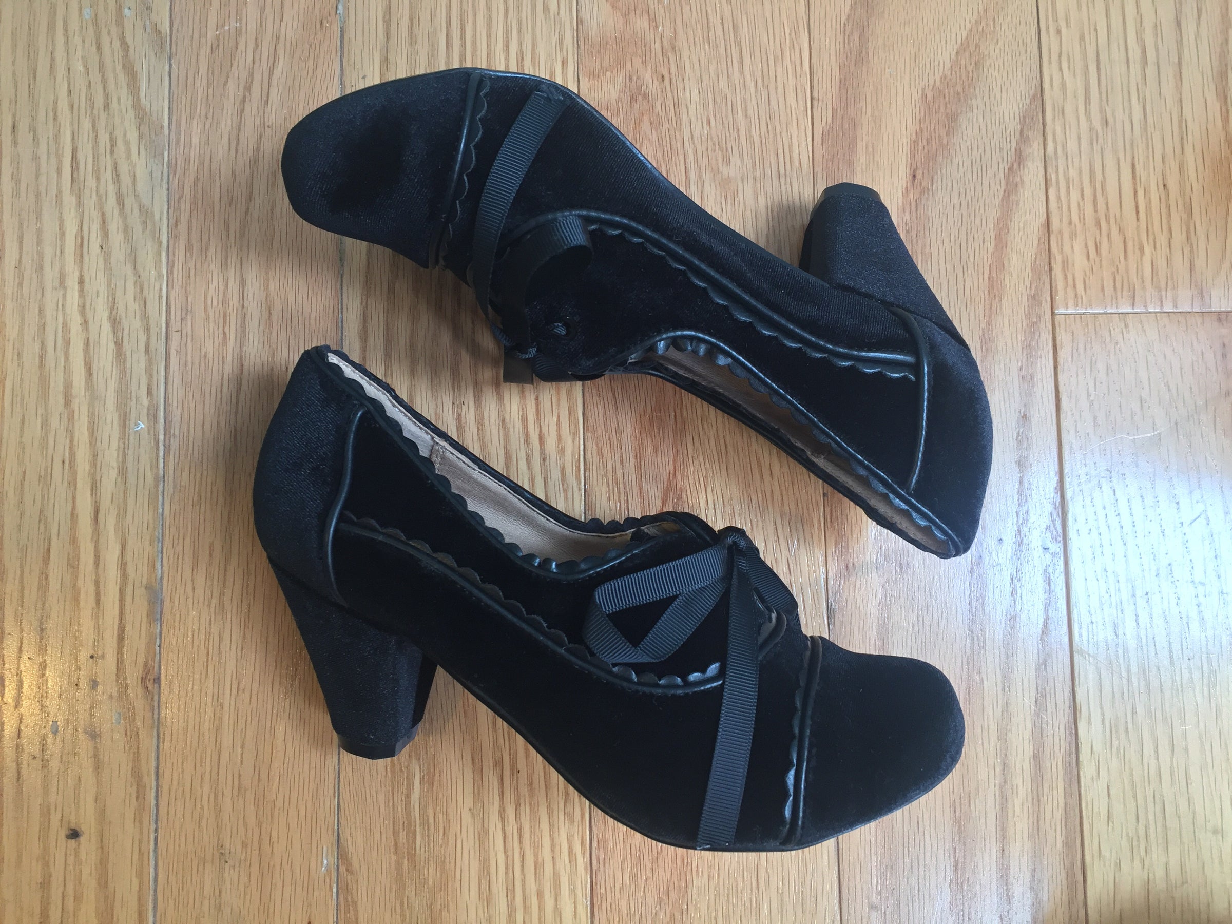 chelsea crew velvet heels