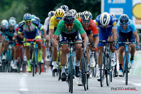 Andrea Pasqualon on the uphill sprint finish with Peter Sagan