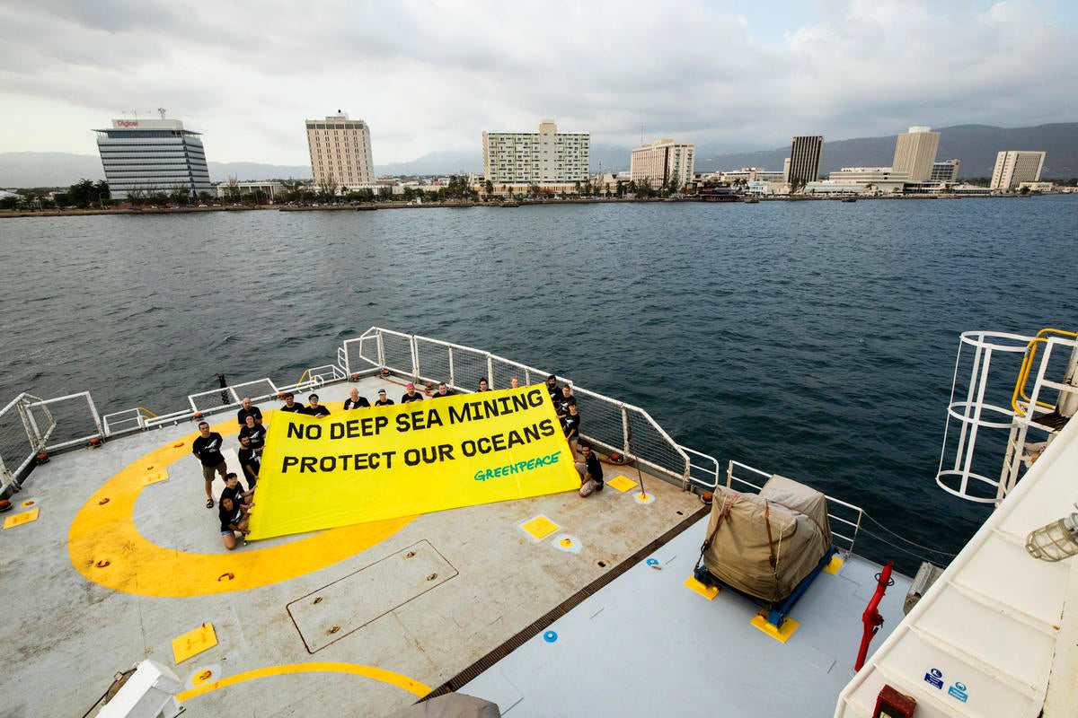 Jade-Sellick-Greenpeace-Esperanza-No-Deep-Sea-Mining-Banner