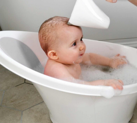 19 accesorios que te harán más fácil el momento del baño de tu bebé
