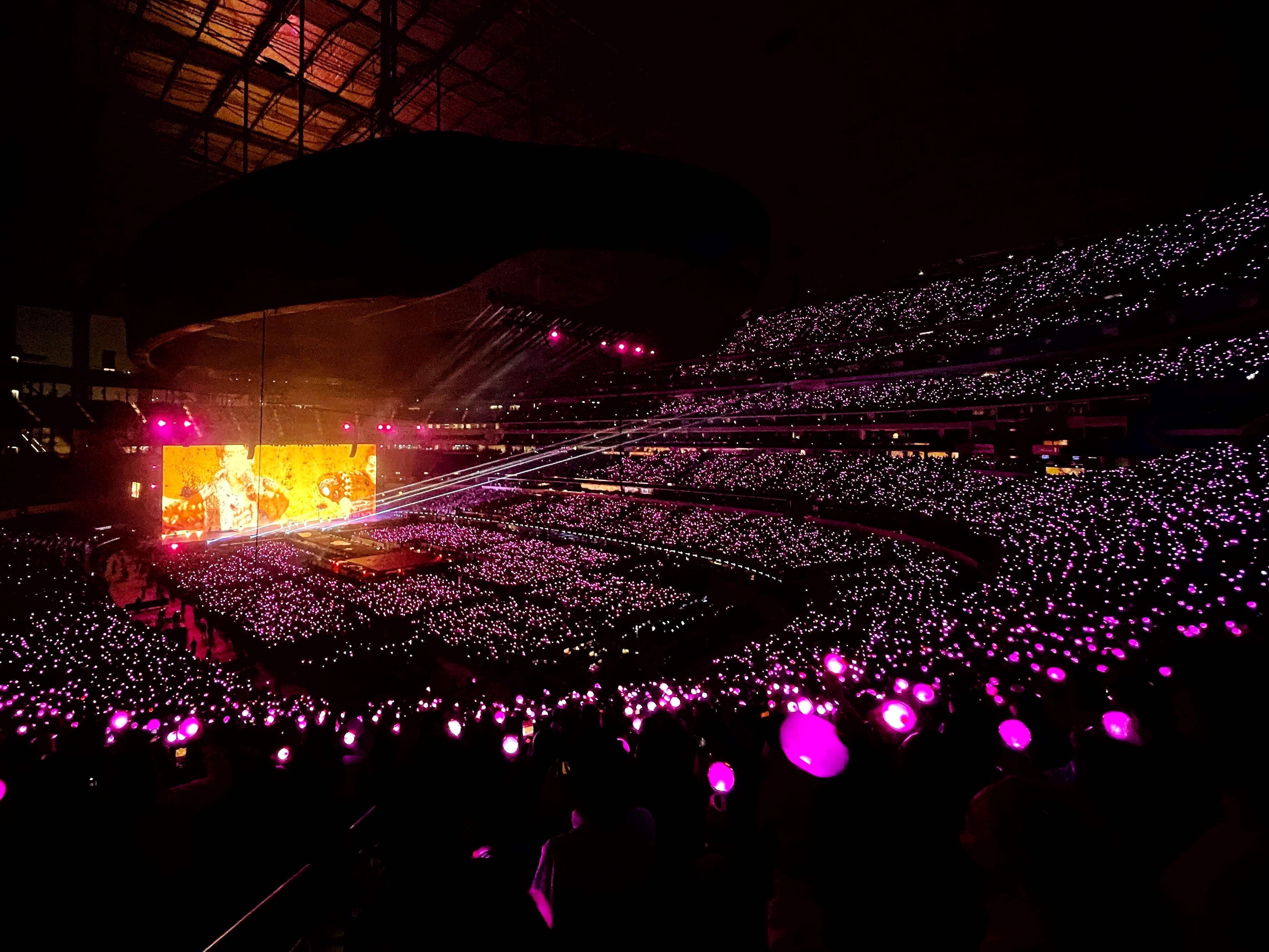 The 'Light' (Stick) Between K-pop Idols and Fans – HIKOCO