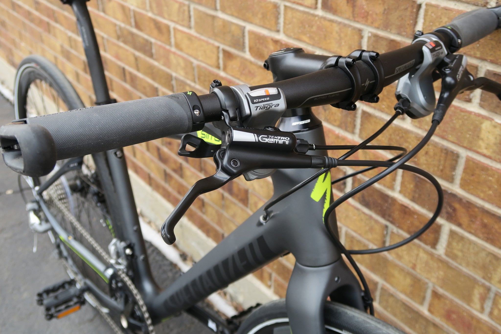 specialized sirrus handlebar grips