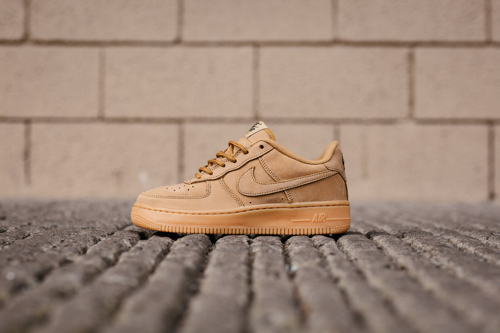 air force 1 low flax on feet