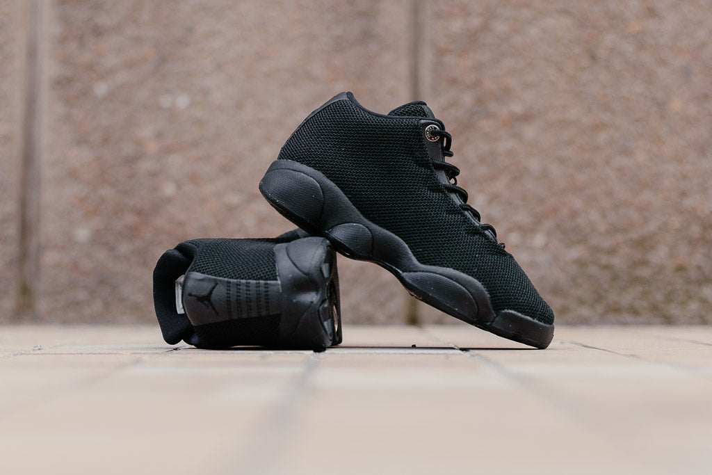 black nike jordans