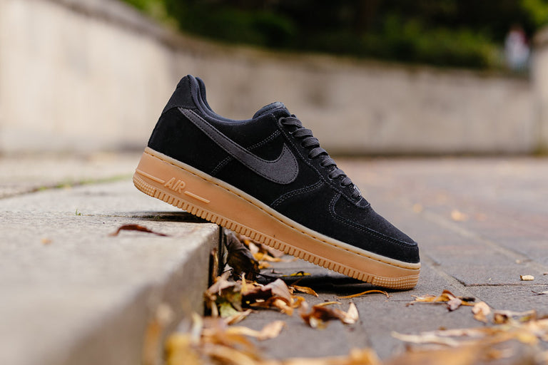 nike air force 1 black with brown sole