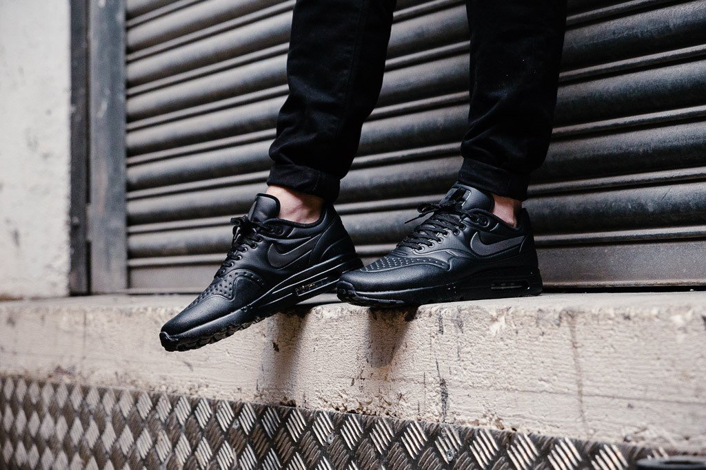 nike air max ultra black