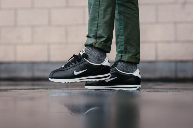 nike cortez black on feet