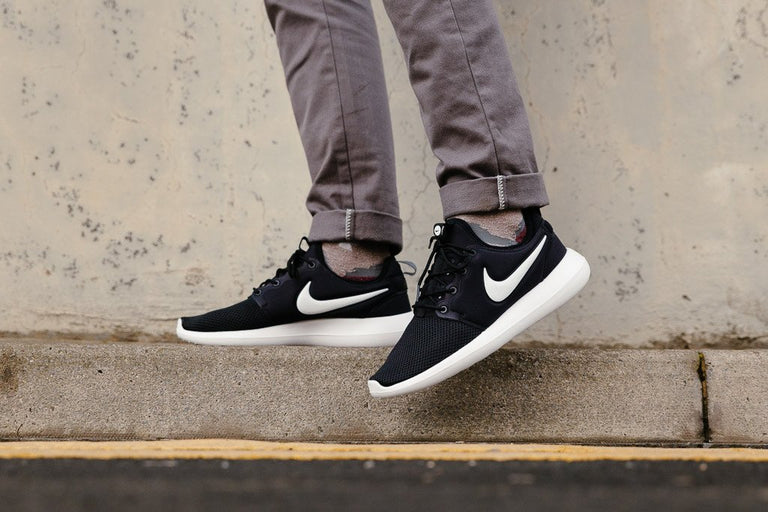 nike roshe 2 black and white