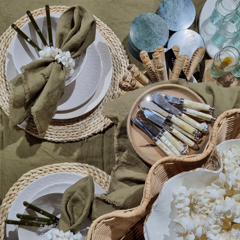 comme-ca-green-linen-serviettes-set-of-4-house-interior, table