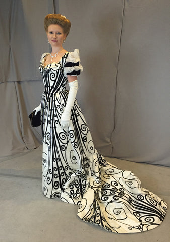 Replica Worth gown by Cynthia Settje of Redthreaded