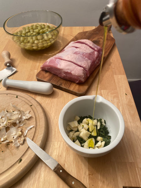 Salbei-Knoblauch-Paste für Lachsbraten