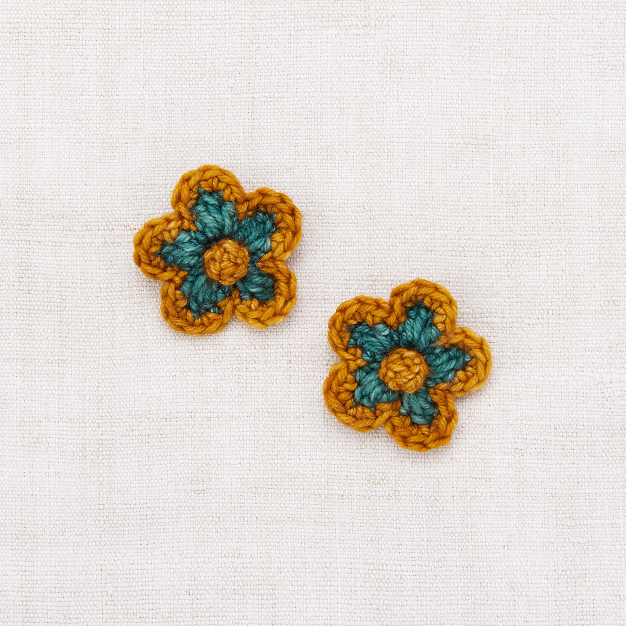 Misha and Puff Medium Flower Clip Set - Peacock