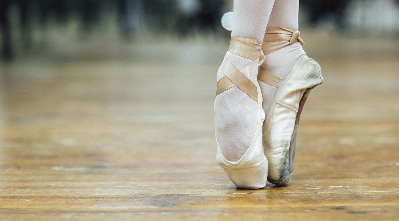 ballerinas on pointe