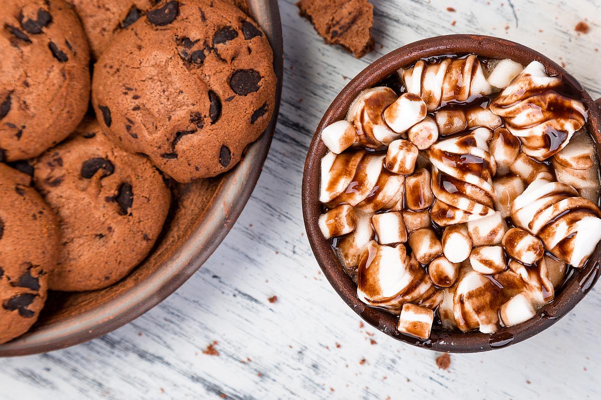 Hot chocolate with marshmallow and chocolate cookies