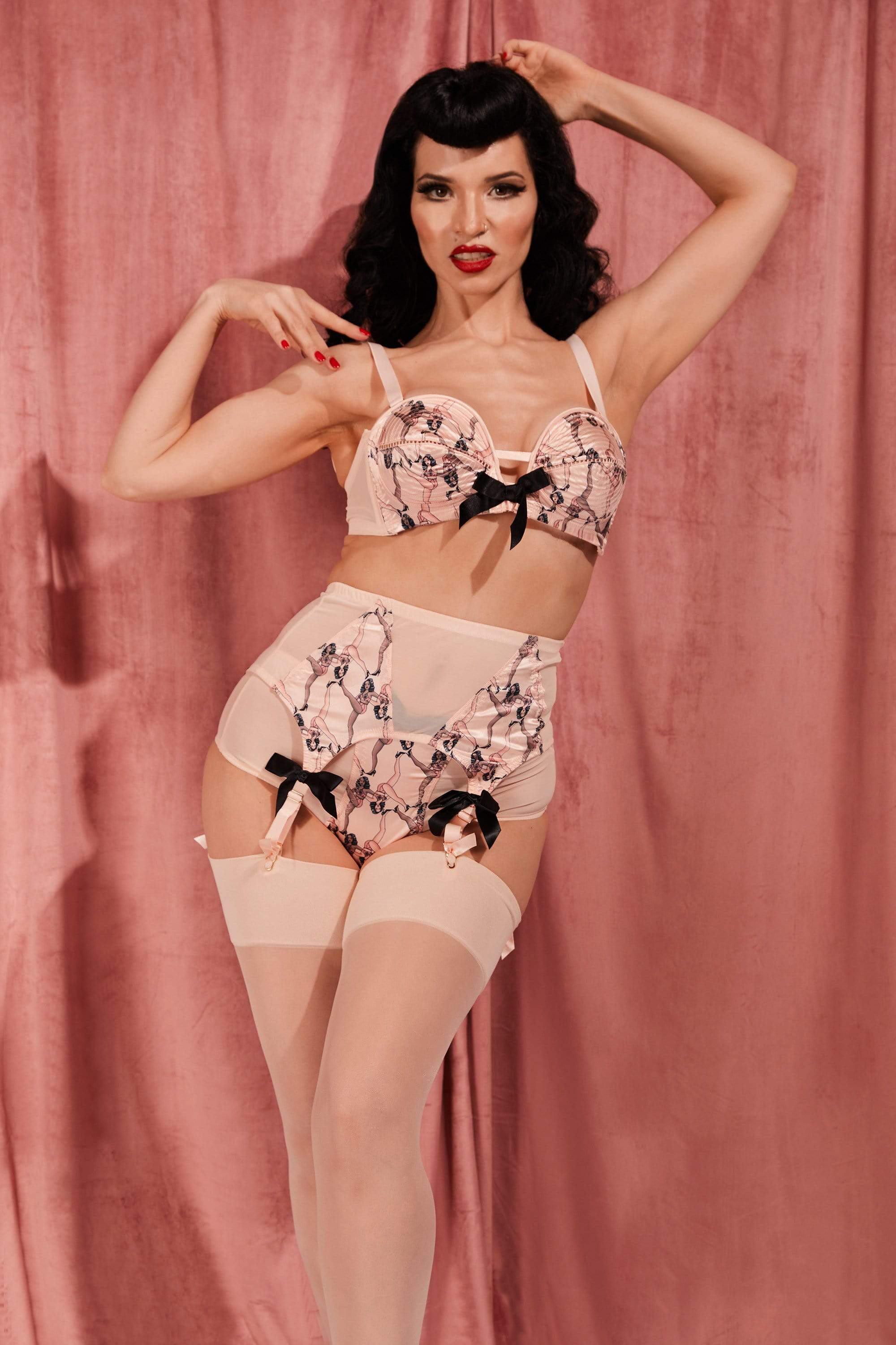 Showgirl 4 Straps Stitch Pink Suspender Belt