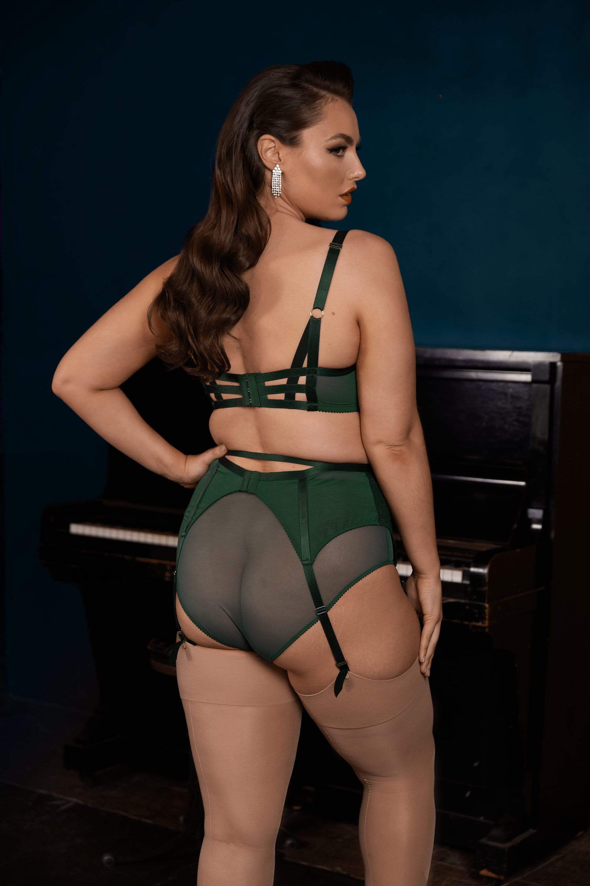 Madame X Plunge Bottle Green Curve Suspender Belt