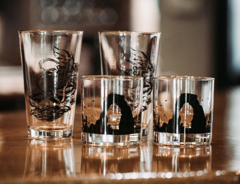 groomsmen-gifts-black-lantern-pint-and-whiskey-glasses-rustic-and-main