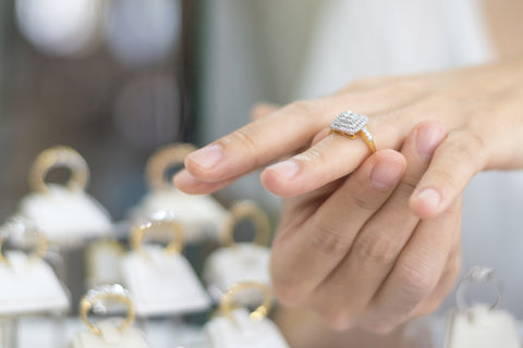 4 Easy Ways To Finance Your Engagement Ring – Forbes Advisor