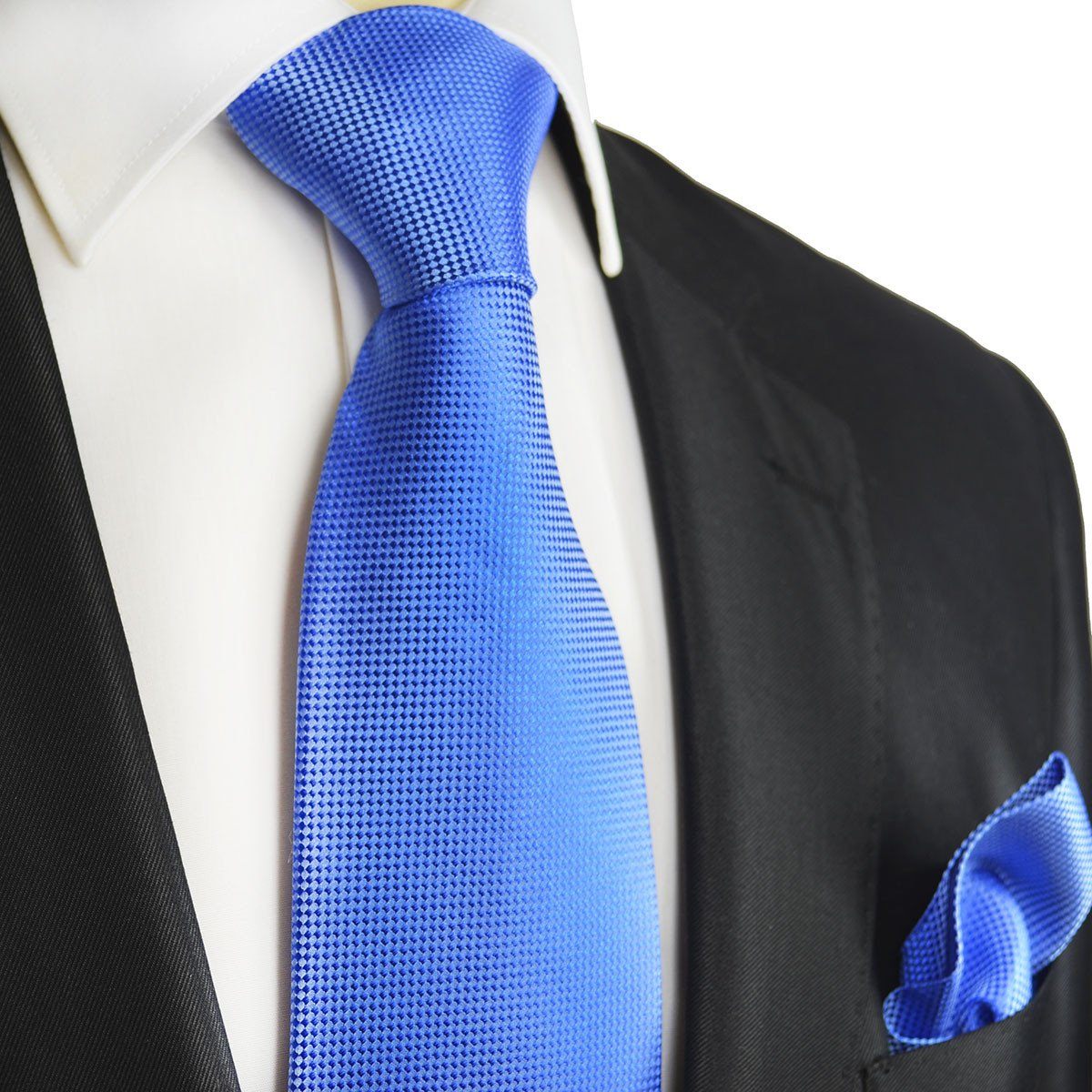 Синяя рубашка и галстук