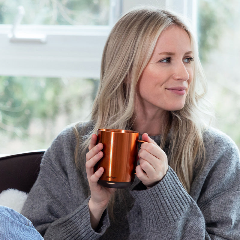 Person holds a Copper Ember Mug 2.