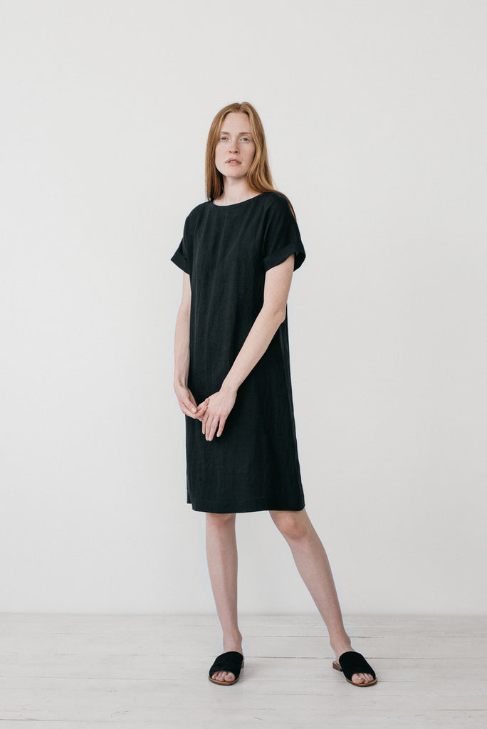 loose short black dress