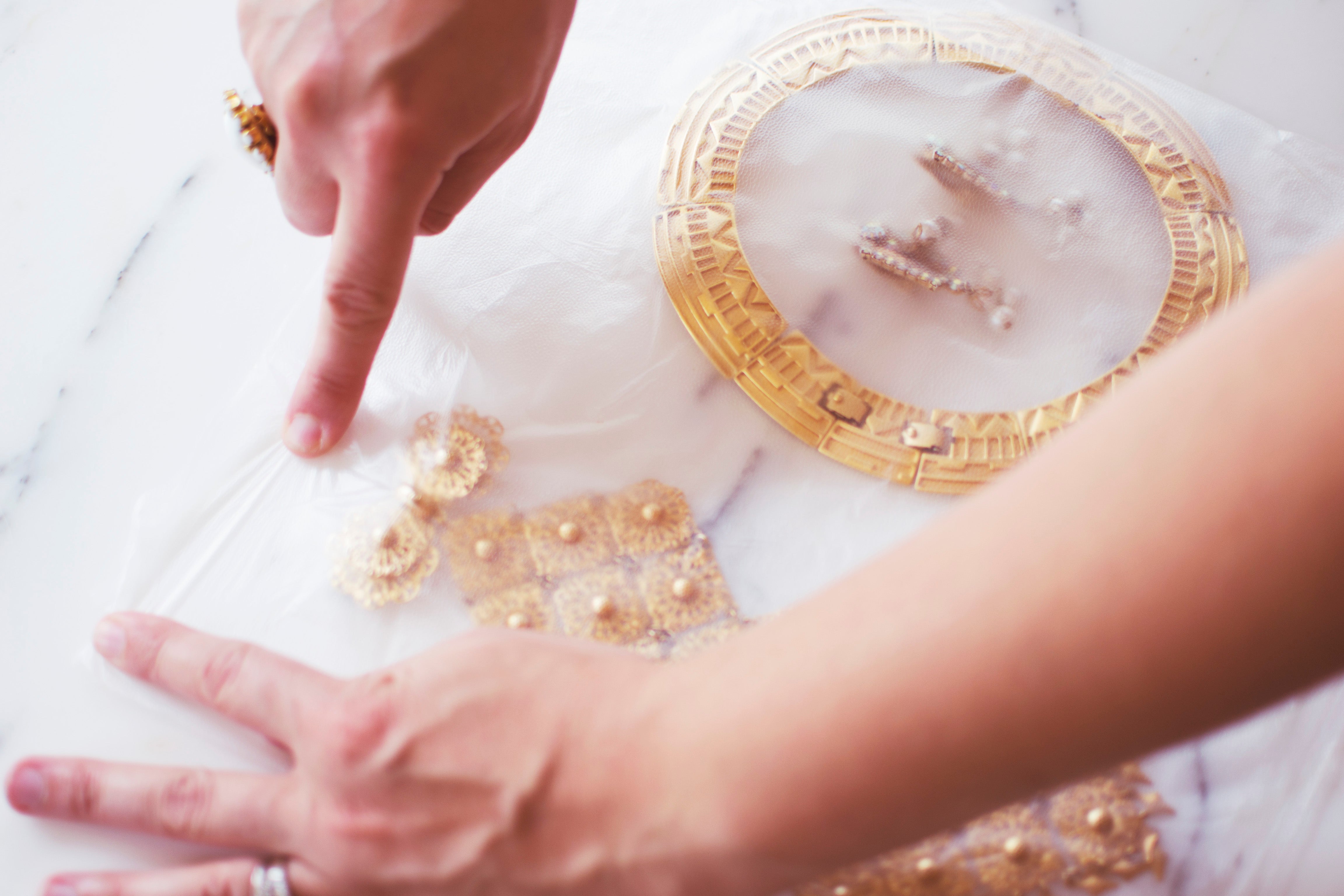 how to pack jewelry when you travel, press and seal