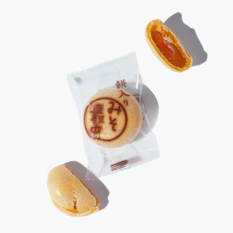 Sweet red bean paste is a mochi filling that pairs well with various other flavor