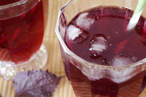 Shiso juice in a glass with ice cubes
