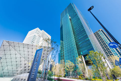 Office building of "Izumi Garden" in Minato-ku, Tokyo. It is characterized by modern glass-enclosed architecture.