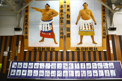 Pictures of Sumo champions in Tokyo subway