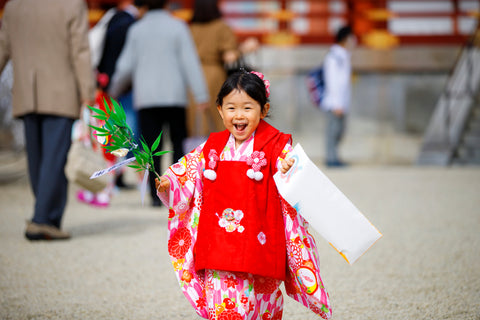 A girl running at Shichi-Go-San